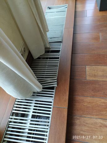 Фото старих решіток у ресторані Прага 4