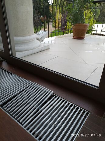 Фото старих решіток у ресторані Прага 2