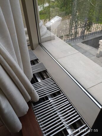 Фото старих решіток у ресторані Прага 3