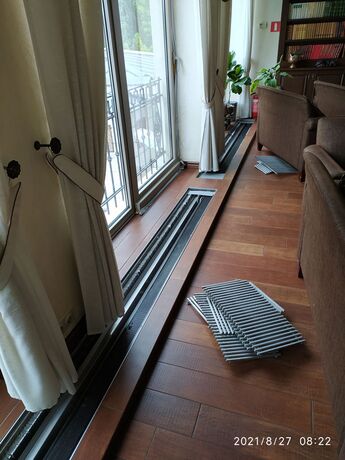 Фото старих решіток у ресторані Прага 5