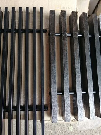 Чорна решітка для внутрішньопідлового конвектора дерево vs алюміній