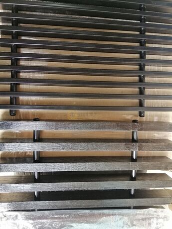 Чорна решітка для внутрішньопідлового конвектора дерево vs алюміній