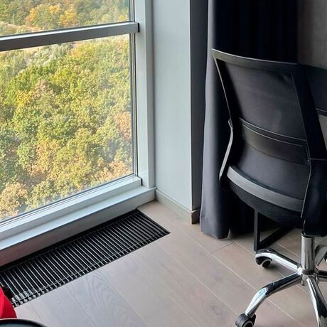 Чорна решітка для внутрішньопідлового конвектора