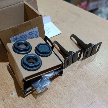 Монтажний комплект (4 кроншт.) футорки 1" х 1/2" GRAPHITE 3R, изображение 3