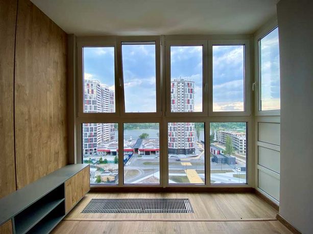 Обігрів балкона з панорамним склінням у ЖК Русанівська Гавань