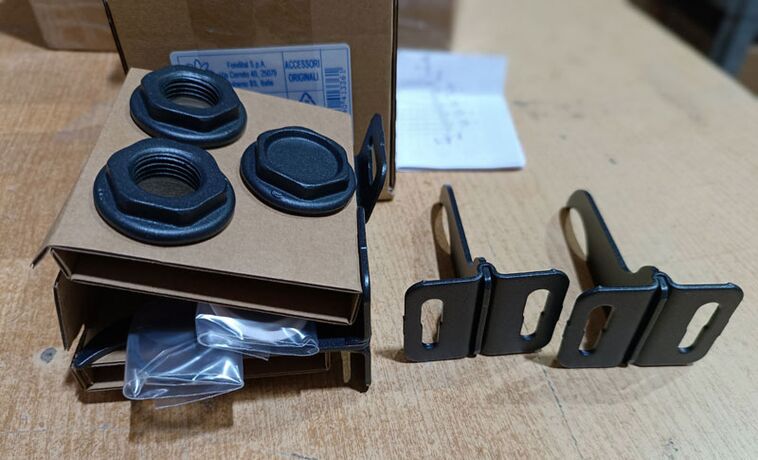 Монтажний комплект (4 кроншт.) футорки 1" х 1/2" GRAPHITE 3R, изображение 4